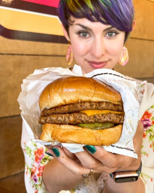 All Vegan Fast Food Chain Celebrates 1 year VEGWORLD Magazine
